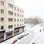 Private Flat, Balcony & Spacious Bathroom, Seamless Check In