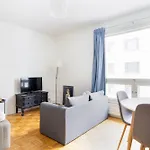Private Flat, Balcony & Spacious Bathroom, Seamless Check In